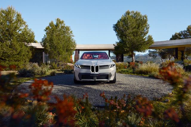 BMW VISION NEUE KLASSE X REDÉFINIT LA CONDUITE DU FUTUR'