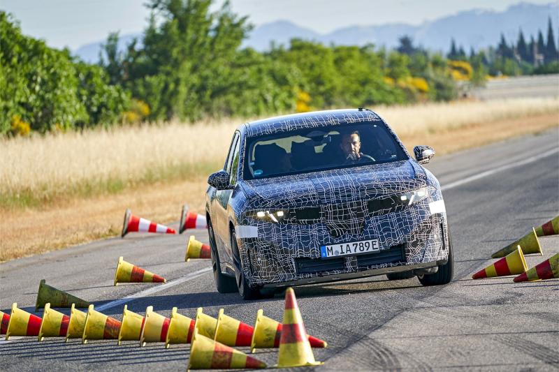 iX3 : L’ÉLECTRIQUE QUI REDEFINIT LE PLAISIR DE CONDUIRE'