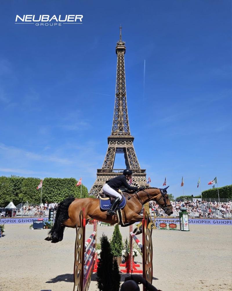 Paris Eiffel Jumping 2025'